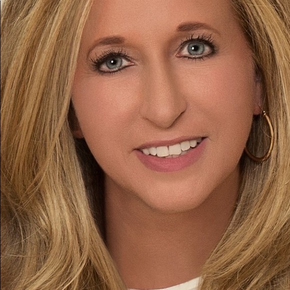 Meet your Posher, Lori - Picture 1 of 1